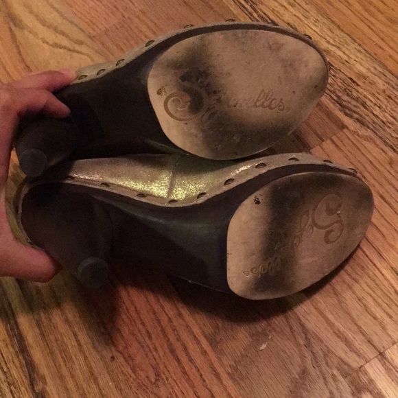 💥SALE💥 Pinup chic metallic gold heels - Picture 5 of 7